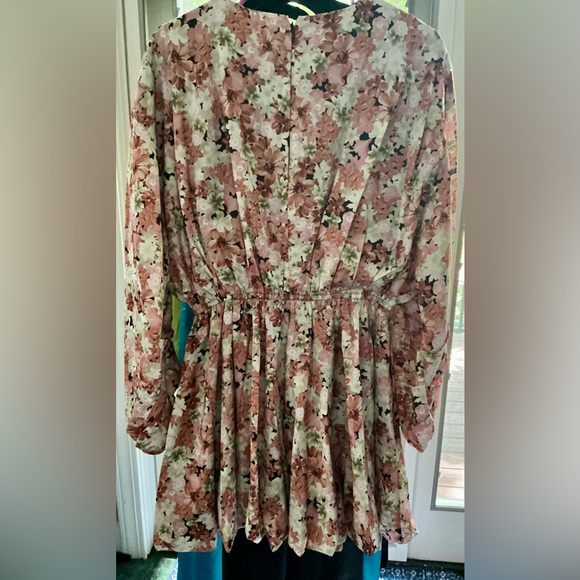 Elegant Floral Long Sleeve Dress - Picture 4 of 4